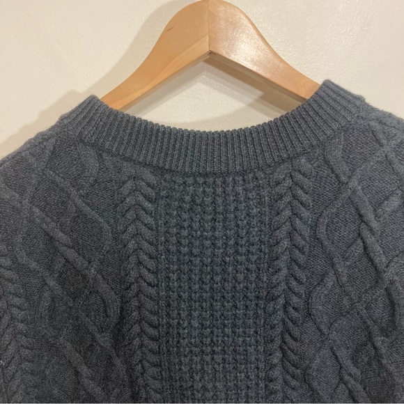 *Sold Wilfred Emporia Vest 100% Wool Sz Medium Grey Cable Knit - Picture 4 of 8